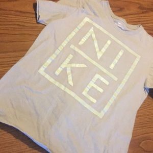 Men’s medium Nike shirt